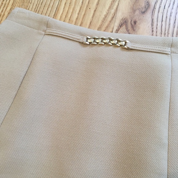 H&M Khaki Skirt. Size 2. Never worn, just sat in closet. - Picture 3 of 5